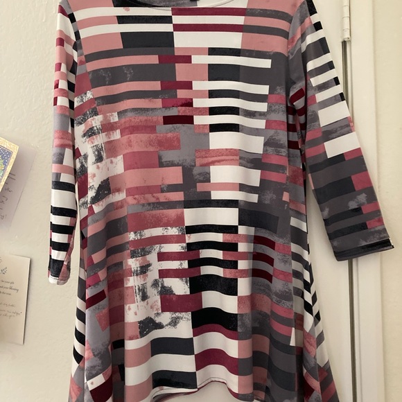 Alfa I Printed Asymmetrical Swing Knit Tunic - Picture 6 of 12